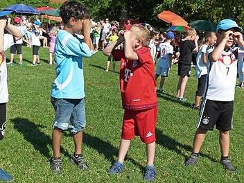 "Halt dich fit" war das Motto des Tanzes der 1. Klassen.  Foto: Doris Weidner