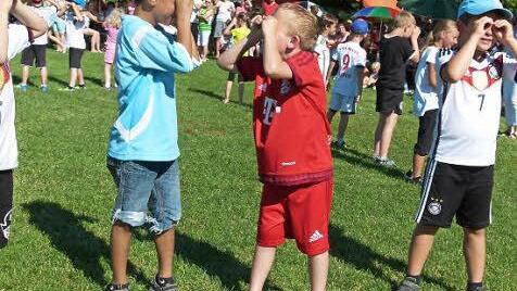 "Halt dich fit" war das Motto des Tanzes der 1. Klassen.  Foto: Doris Weidner