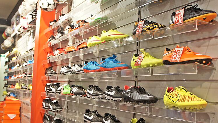 Sportgeschäft Sport Schuhe Fußballschuhe Intersport