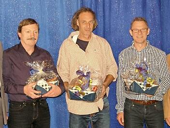 Das Bild zeigt (von links) Vorstand Thomas Fischer, Alfred Lengenfelder, Andreas Kröner, Thomas Krön, und 2. Vorstand Stefan Haagen. Foto: p