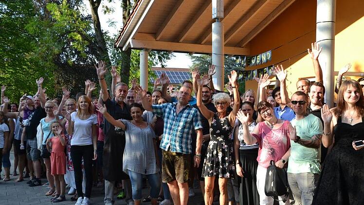 Klaus-Peter Mittag freute sich, dass so viele zu seiner Verabschiedungsparty  gekommen waren. Foto: Uschi Prawitz