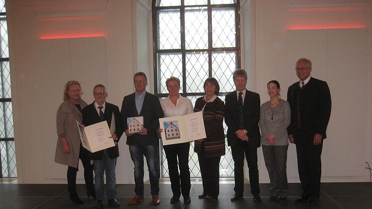 Alexandra Hiersemann (MdL), Eberhard Brunel-Geuder, Paul und Regina Bruckmann,Gabriele Klaußner (Stellv. Landrätin), die Kreisheimatpfleger Bettina Keller und Manfred Welker und Bezirkstagspräsident Richard Bartsch. Foto: privat