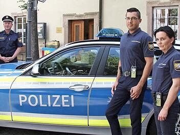 Bürgermeister German Hacker, Wilhelm Wölfel, Ali Birclal, Irene Weiß und Sonja Schneider (von links) stellten die Aufgaben der Sicherheitswacht vor. Foto: Richard Sänger