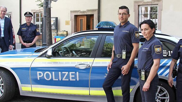 Bürgermeister German Hacker, Wilhelm Wölfel, Ali Birclal, Irene Weiß und Sonja Schneider (von links) stellten die Aufgaben der Sicherheitswacht vor. Foto: Richard Sänger