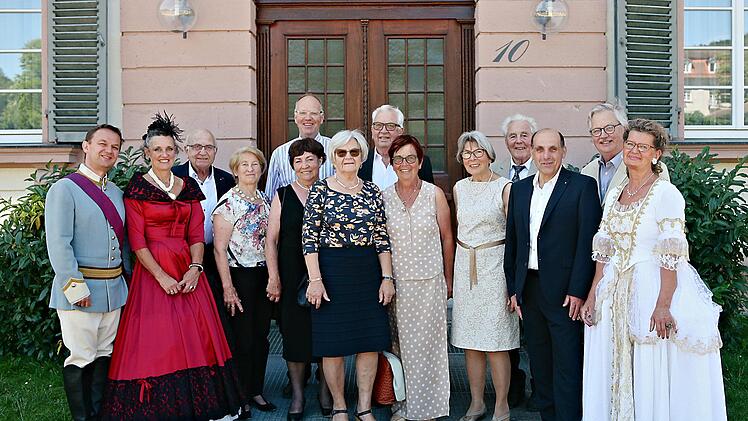 Charlotte Richter alias Lola Montez, Pavol Tkác alias König Ludwig I., Dr. Karin Ott alias Kaiserin Elisabeth (Sisi), Wolfgang Reichelt (BKO) zusammen mit Gründungsmitgliedern aus Werneck. Kerstin Junker