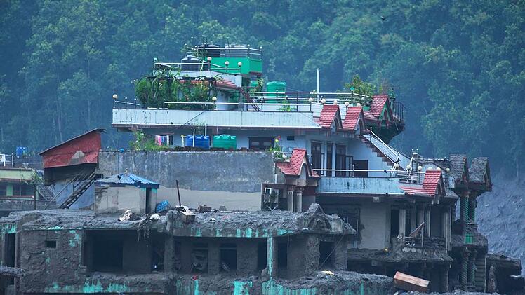 Sturzflut an Grenze zwischen China und Nepal