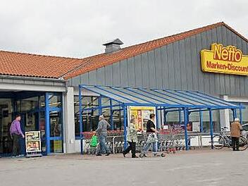 Die Stadt Weismain hat wieder einen Supermarkt. Am vergangenen Donnerstag öffnete im ehemaligen Lidl-Gebäude der Discounter Netto seine Pforten. Foto: Stephan Stöckel