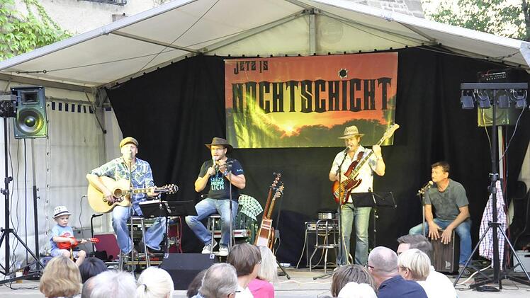 Die Kultband "Nochtschicht unplugged" ist die Attraktion der "Aschacher Museumsnacht".Foto: Peter Klopf