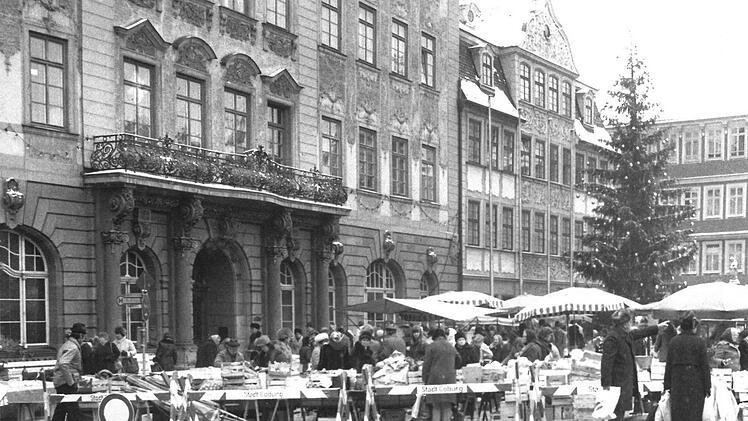 Blick auf den Coburger Weihnachtsmarkt im Dezember 1981Foto: CT-Archiv/Scholz
