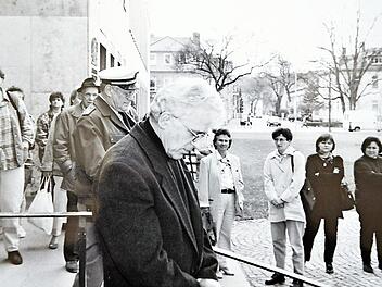 Mit gesenktem Kopf verlässt Günther Dalke das Gerichtsgebäude als verurteilter zweifacher Mörder. Foto: CT-Archiv/M. Steinert