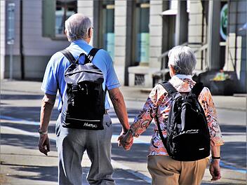 Experten fordern Rente erst mit 70 - andernfalls gerate die Rentenversicherung in finanzielle Schwierigkeiten.