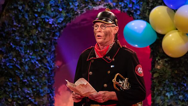 2021 kam Kommandant Norbert Neugirg coronabedingt alleine zur Aufzeichnung nach Veitsh&ouml;chheim. Dieses Jahr hat seine Feierwehrkapell'n ihren Auftritt komplett abgesagt.  Foto: Archiv/Silvia Gralla