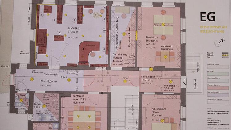 Im Erdgeschoss wird auch die Bücherei einziehen - eine kleine Teeküche und ein WC kann bei Veranstaltungen genutzt werden. Dekan Hans Roppelt möchte ein "offenes Pfarrhaus" haben.