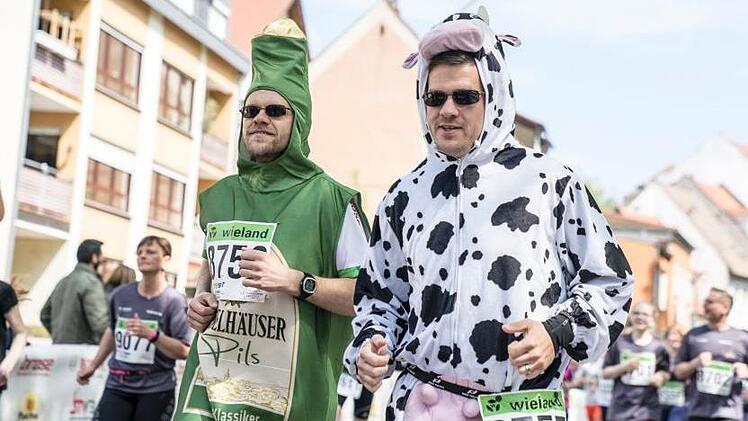 Pils und Kuh beim Wieland-Lauf (4,4 km) in Bamberg. Foto: Sascha Feldt