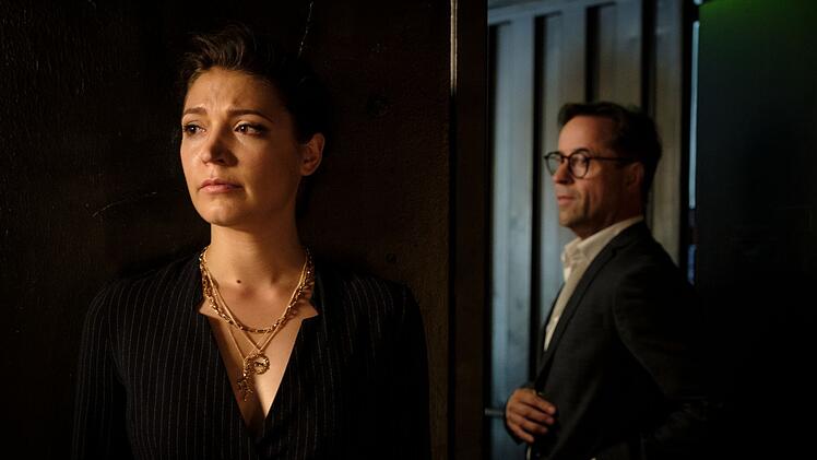 Joachim Vernau (Jan Josef Liefers) stellt Tatjana Wolgast (Irina Potapenko) zur Rede.