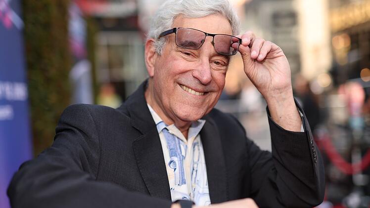 Auch wenn sein Lachen auf diesem Bild nicht strahlender h&auml;tte ausfallen k&ouml;nnen, zuletzt zeigte sich Drehbuchautor geradezu genervt von der Frage nach einem vierten "Zur&uuml;ck in die Zukunft"-Teil. Es werde "niemals" einen weiteren Film geben, sagte er.