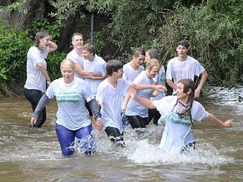Beim Bad in der Aurach  Foto: Roland Meister