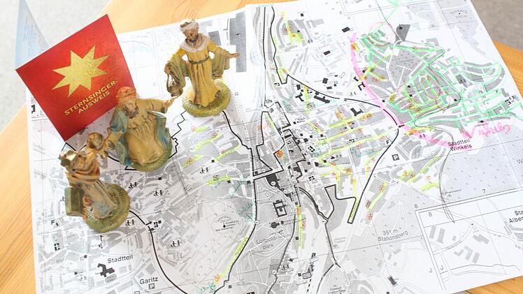 Für die Route durch Bad Kissingen hat Diakon Andreas Hartung den Stadtplan farbig markiert.