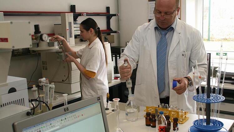 Die Trinkwassertests nach dem Katastrophenfall durch den Großbrand bei der Firma Metob 2012 haben die Gemeinde Michelau rund 65.000 Euro gekostet. Hier ein Blick in das Labor Analab in Mainleus, wo viele der Untersuchungen stattfanden.  Archivbild: Jürgen Gärtner