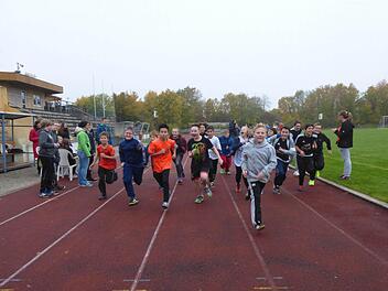Die 6. Klasse der Münnerstädter Mittelschule beim Start zum Sponsored Running. Foto: Michael Kübert