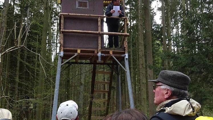 Zahlreiche Interessierte gingen den rund acht Kilometer langen Weg vom Heiligenhof zum Museum Euerdorf. Foto: Doris Bauer