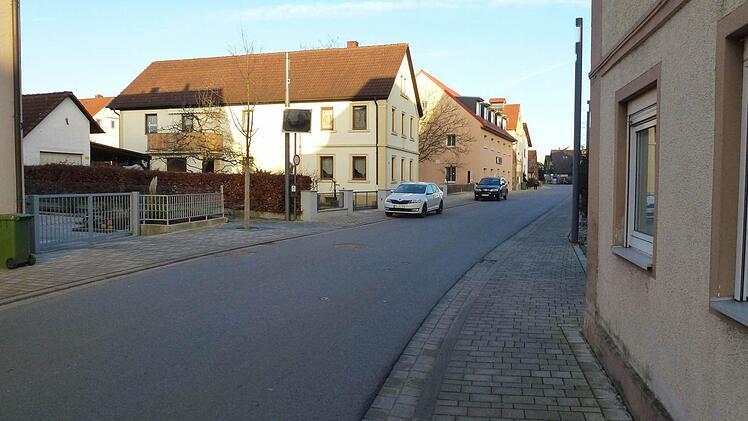 Die Situation für den Verkehrsteilnehmer, der aus Richtung Hallstadt kommt.