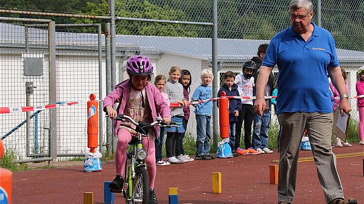 MSC-Vorsitzender Karl-Heinz Hertel achtete darauf, ob Fehler gemacht wurden.  Foto: Gerd Schaar