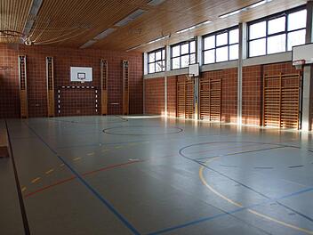 Mehrere Varianten zur Zukunft der Schulturnhalle in Untersteinbach prüft Bürgermeister Matthias Bäuerlein im Auftrag des Gemeinderates - von der reinen Sanierung bis zu einer Erweiterung.Sabine Weinbeer