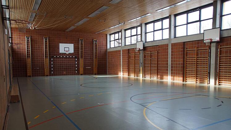Mehrere Varianten zur Zukunft der Schulturnhalle in Untersteinbach prüft Bürgermeister Matthias Bäuerlein im Auftrag des Gemeinderates - von der reinen Sanierung bis zu einer Erweiterung.Sabine Weinbeer