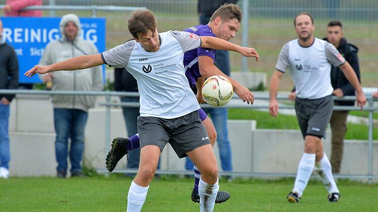 200 Zuschauer sahen ein packendes Spiel in der Kreisklasse 3 zwischen der SG Sambach/Steppach/Herrnsdorf-Schl&uuml;sselau  um Frank Zeiler (wei&szlig;es Trikot) und dem FC Pommersfelden. In der Nachspielzeit trafen die Gastgeber per Foulelfmeter zum 3:2-Derbysieg.Picturedreams