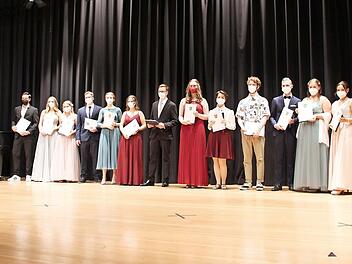 13 Schülerinnen und Schüler des Kaspar-Zeuß-Gymnasiums Kronach erreichten einen „echten“ Einserschnitt im Abitur 2021.