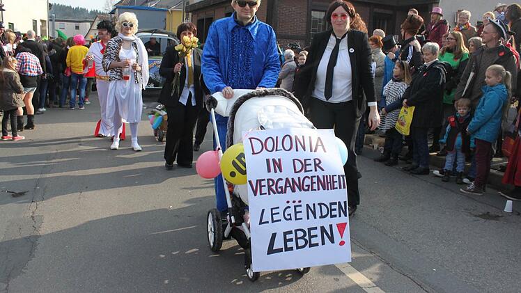 Dolonia Pressig mit (Kinder-)Wagen