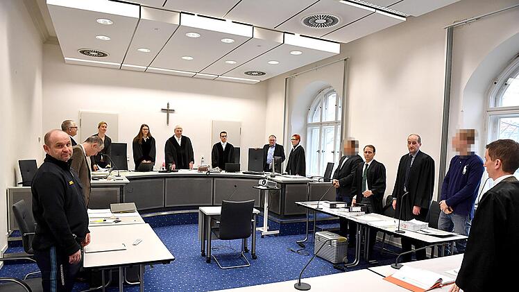 Zwei Männer müssen sich derzeit vor dem Landgericht Bamberg verantworten, weil sie zwei andere in der Sandstraße verletzten. Einer der Geschädigten schwebte in Lebensgefahr. Foto: Ronald Rinklef
