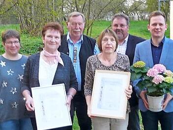 Ehrungen beim Obst- und Gartenbauverein Oettingshausen (von links): Tanja Scholz, Margit M&ouml;ller, Herbert Rick, Petra Kamen, Reiner Br&uuml;ckner und B&uuml;rgermeister Tobias Ehrlicher  Foto: Karin G&uuml;nther