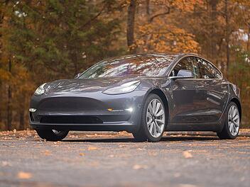 Im ersten Halbjahr 2021 war Tesla mit großem Abstand der Marktführer bei Elektroautos, mittlerweile haben die anderen Anbieter nachgezogen.