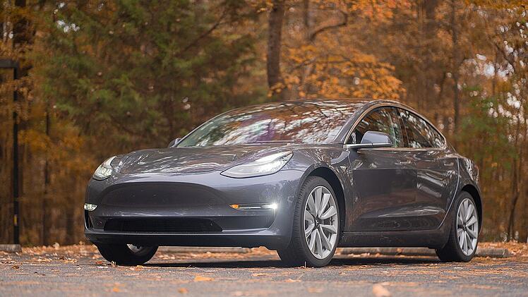 Im ersten Halbjahr 2021 war Tesla mit großem Abstand der Marktführer bei Elektroautos, mittlerweile haben die anderen Anbieter nachgezogen.