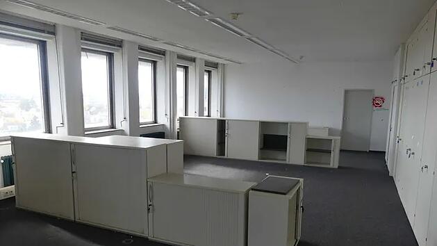 Siemens-Hochhaus in Erlangen: Versteigerung des Inventars ab einem Euro