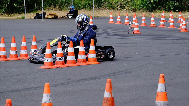 Philipp Hofmann auf Tour durch die Pylonen. Foto: Gerd Schaar