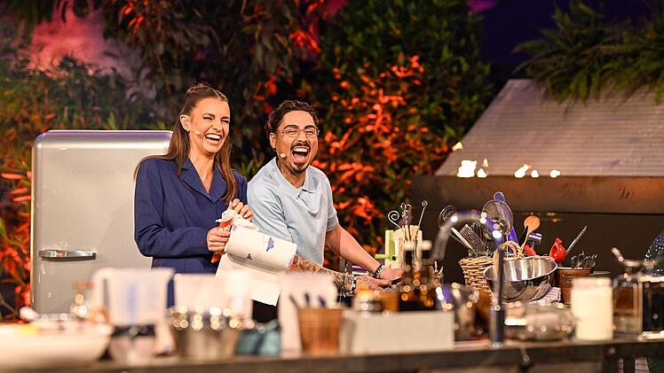 Tony Bauers Dessert wurde zur Comedy- und Flirt-Show. Er und Wontorra hatten richtig Spaß - während sich Ralf Zacherl die Haare raufte: "Tony, wir werden nicht fertig."