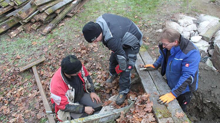 Kurze Baustellen-Besprechung.  Foto: Mäuser