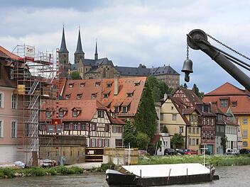 Die Baustelle am Fluss soll rechtzeitig vor Beginn der Sandkirchweih in den Innenhof des Ämtergebäudes verlegt werden. Foto: Barbara Herbst