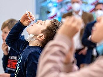 Coronavirus - Tests an einer Grundschule