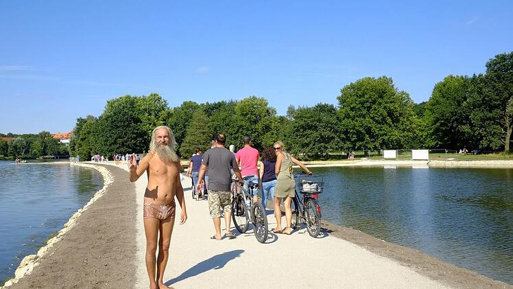 Nürnberg hat plötzlich einen See zum Baden und einen Damm zum Spazieren. Die Menschen freuen sich und reiben sich die Augen über den neuen Wöhrder See. Fotos: Nikolas Pelke