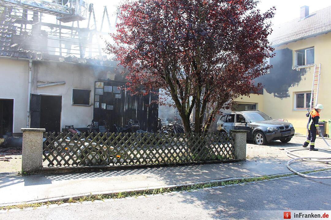 Garage in Burgthann brennt ab