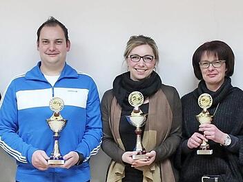 Tischtennis-Vereinsmeister beim SC Haßlach wurden Andreas Strangia (Zweiter von links) und Linda Martin (rechts daneben). Mit im Bild die Nächstplatzierten (von links) Harald Büttner, Sabine Baumann und Nadja Eisenbeiß. Fotos: privat
