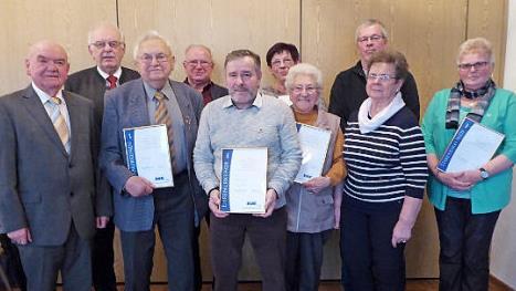 Nach der Ehrung (von links): Vorsitzender Georg Schmitt, B&uuml;rgermeister Edgar B&uuml;ttner, Otto Mauser, Konrad Neubauer, Andreas F&uuml;rst, Monika Linhard, G&uuml;nther Kurtil, stv. Kreisvorsitzende Heidi F&ouml;rtsch und Gerlinde Kraus. Foto: privat