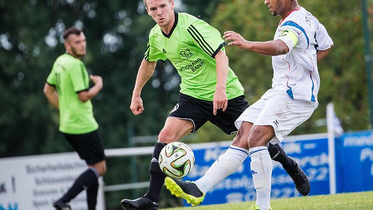 Florian Böhmer (links) gegen de Jesus Sabino. Fotos: Alexander Muck