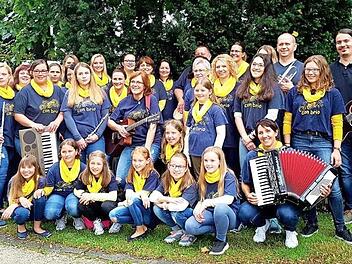 Musik verbindet - bei "con brio" singen und musizieren mehrere Generationen miteinander.  Foto: Heike Schülein
