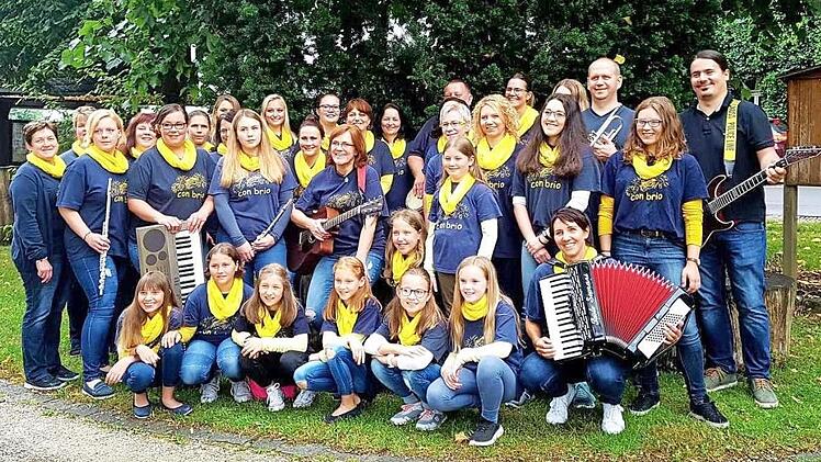 Musik verbindet - bei "con brio" singen und musizieren mehrere Generationen miteinander.  Foto: Heike Schülein