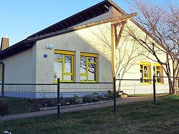 Der Kindergarten Buchbach braucht mehr Platz. Wo die Kinder untergebracht werden, bis ein Anbau steht, ist umstritten. Foto: Heike Schülein